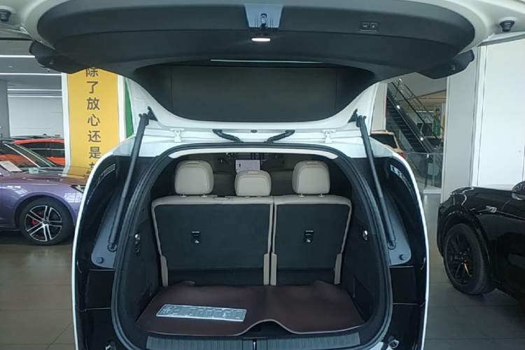Used Li Auto MEGA 2025 Home Family Special Edition Trunk