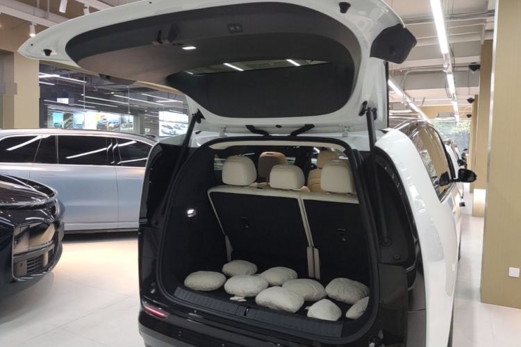 Used Li Auto MEGA 2025 Home Family Special Edition Trunk
