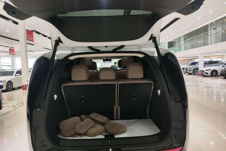 Used Li Auto MEGA 2025 Home Family Special Edition Trunk