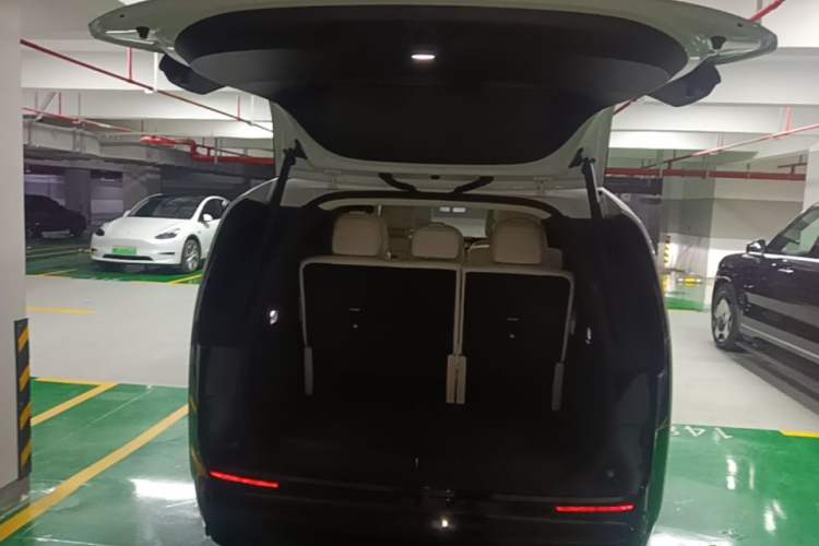 Used Li Auto MEGA 2025 Home Family Special Edition Trunk