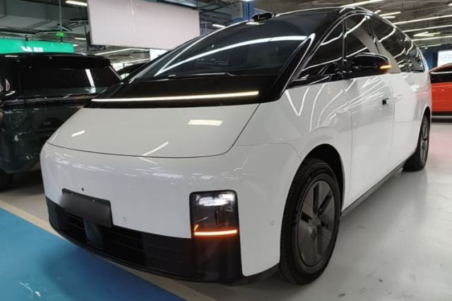 Used Li Auto MEGA 2025 Home Family Special Edition