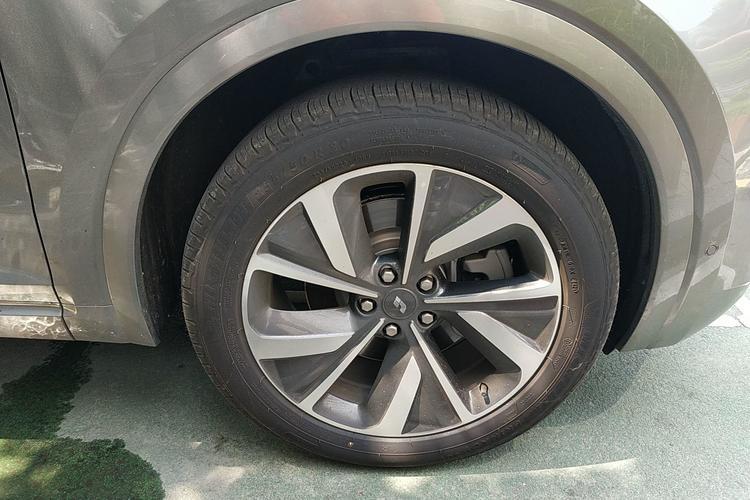 Used Li Auto ONE 2021 Extended-Range 6-Seater Version Right Front Wheel Hub