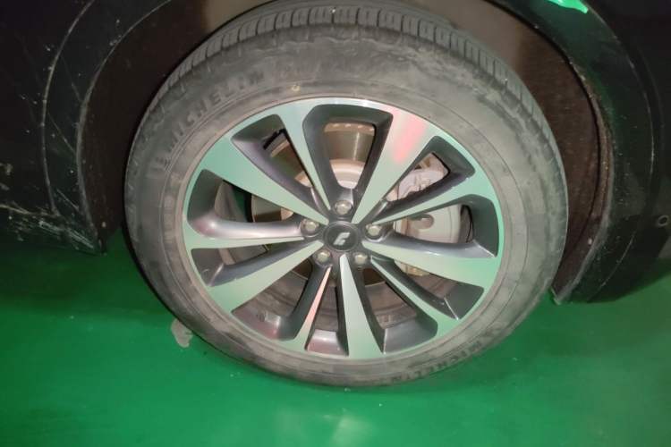 Used Li Auto ONE 2019 Extended-Range 6-Seater Version Right Front Wheel Hub