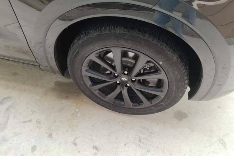 Used Li Auto ONE 2019 Extended-Range 6-Seater Version Right Front Wheel Hub