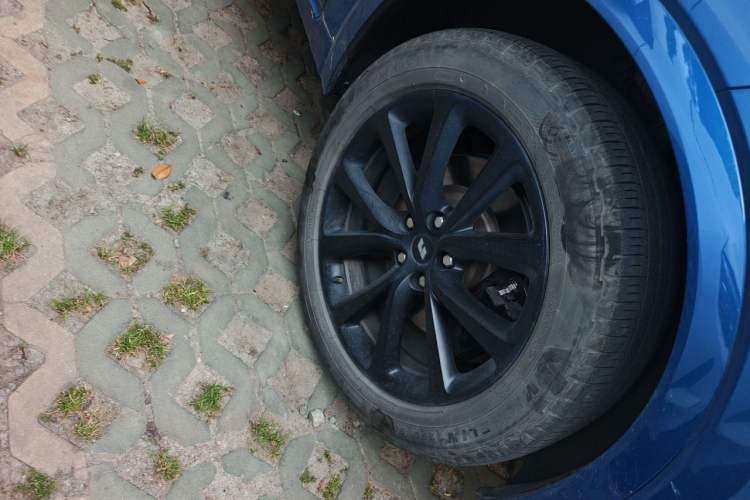 Used Li Auto ONE 2019 Extended-Range 6-Seater Version Right Front Wheel Hub