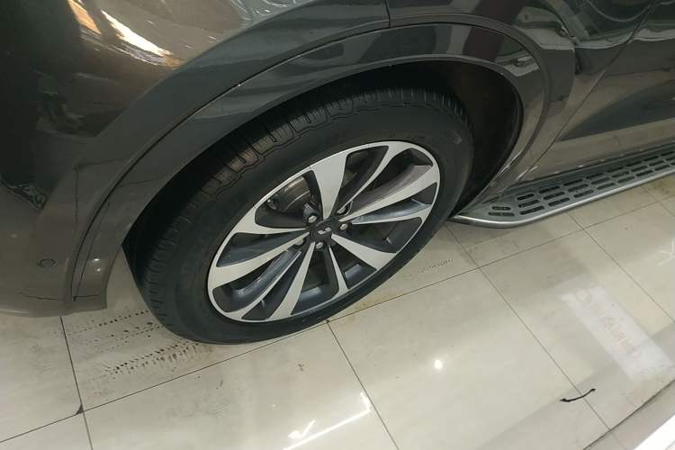 Used Li Auto ONE 2019 Extended-Range 6-Seater Version Left Front Wheel Hub