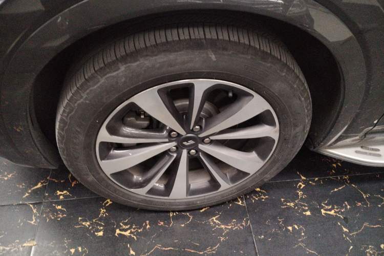Used Li Auto ONE 2019 Extended-Range 6-Seater Version Left Front Wheel Hub