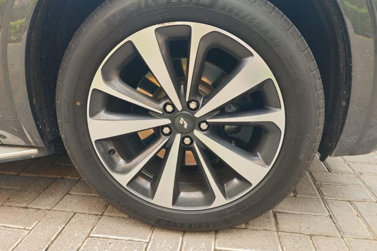 Used Li Auto ONE 2019 Extended-Range 6-Seater Version Right Front Wheel Hub