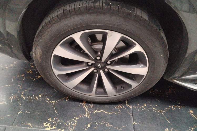 Used Li Auto ONE 2019 Extended-Range 6-Seater Version Right Rear Wheel Hub