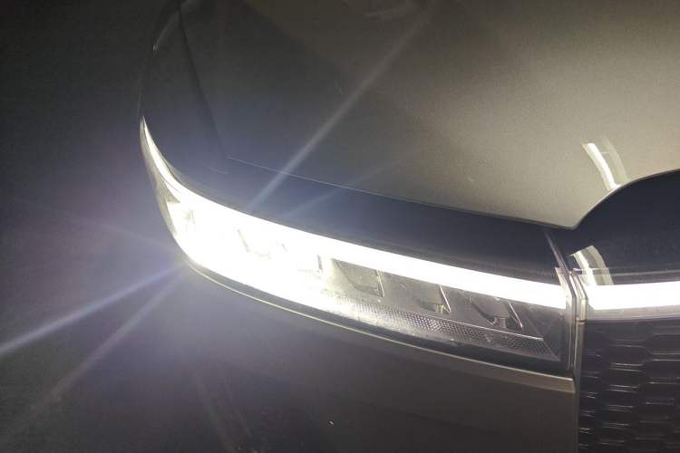 Used Li Auto ONE 2019 Extended-Range 6-Seater Version Right Front Headlight