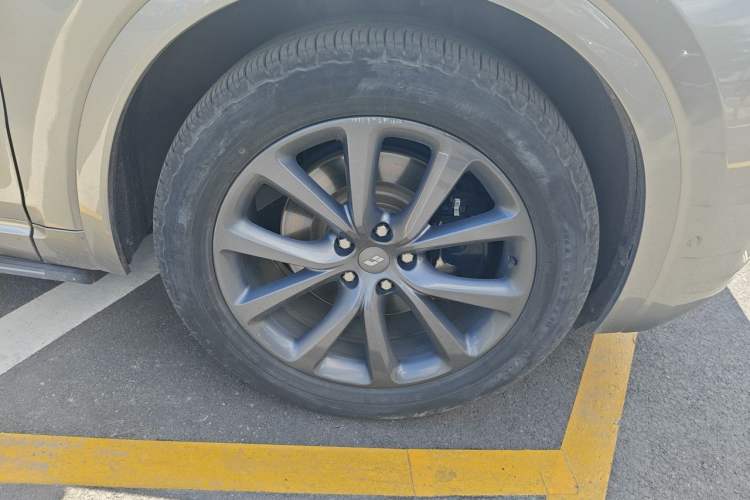 Used Li Auto ONE 2019 Extended-Range 6-Seater Version Right Front Wheel Hub