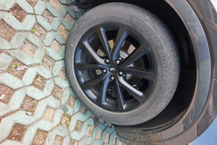 Used Li Auto ONE 2019 Extended-Range 6-Seater Version Right Front Wheel Hub