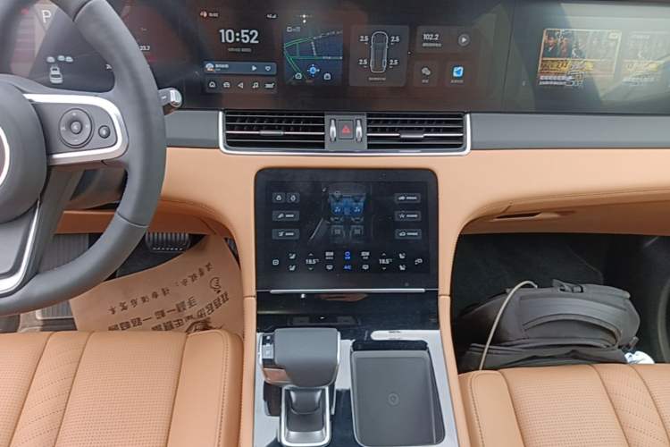 Used Li Auto ONE 2020 Extended-Range 6-Seater Version Audio And AC Panel