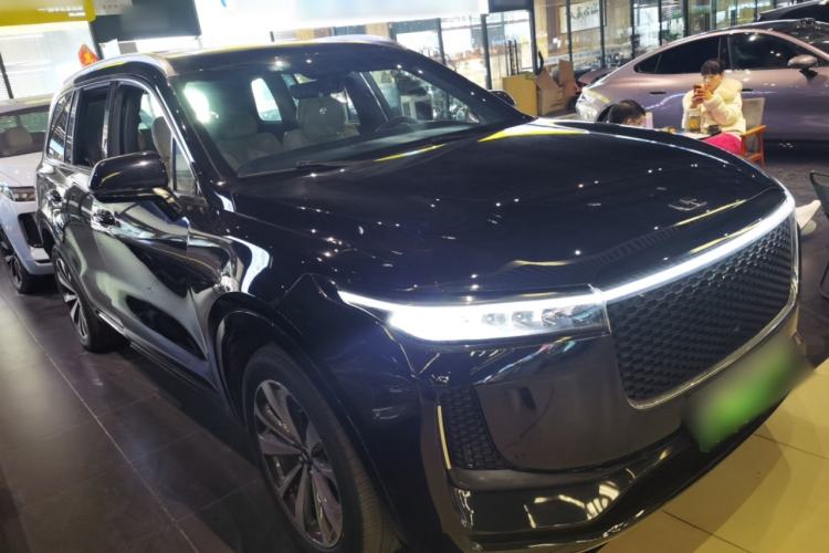Used Li Auto ONE 2020 Extended-Range 6-Seater Version Front Right 45 Deg