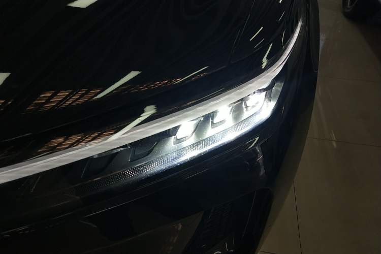 Used Li Auto ONE 2020 Extended-Range 6-Seater Version Left Front Headlight