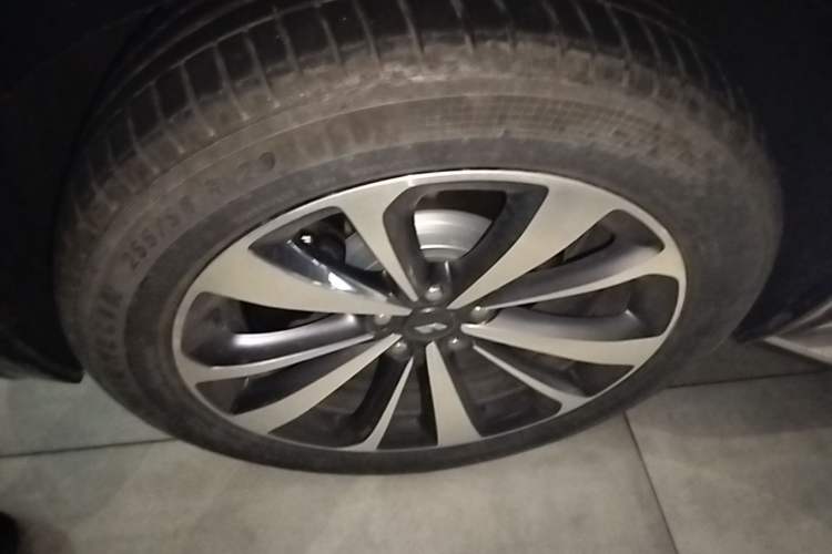 Used Li Auto ONE 2020 Extended-Range 6-Seater Version Left Front Wheel Hub
