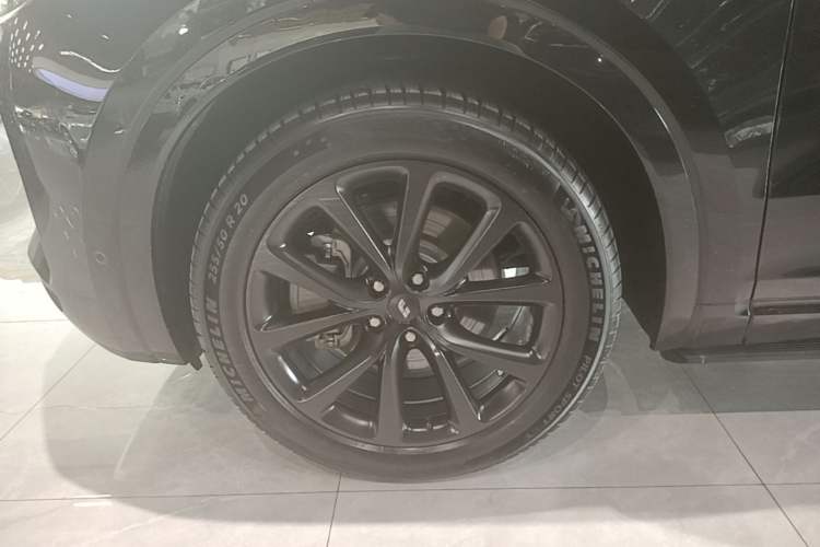 Used Li Auto ONE 2020 Extended-Range 6-Seater Version Left Front Wheel Hub