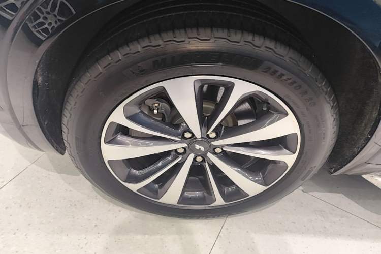 Used Li Auto ONE 2020 Extended-Range 6-Seater Version Left Front Wheel Hub