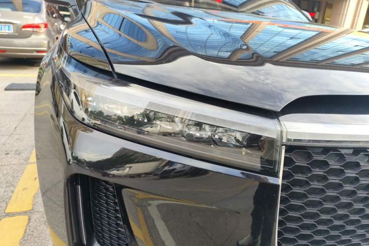 Used Li Auto ONE 2020 Extended-Range 6-Seater Version Right Front Headlight