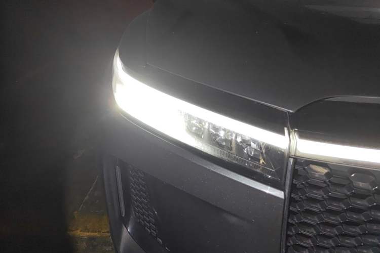 Used Li Auto ONE 2020 Extended-Range 6-Seater Version Right Front Headlight