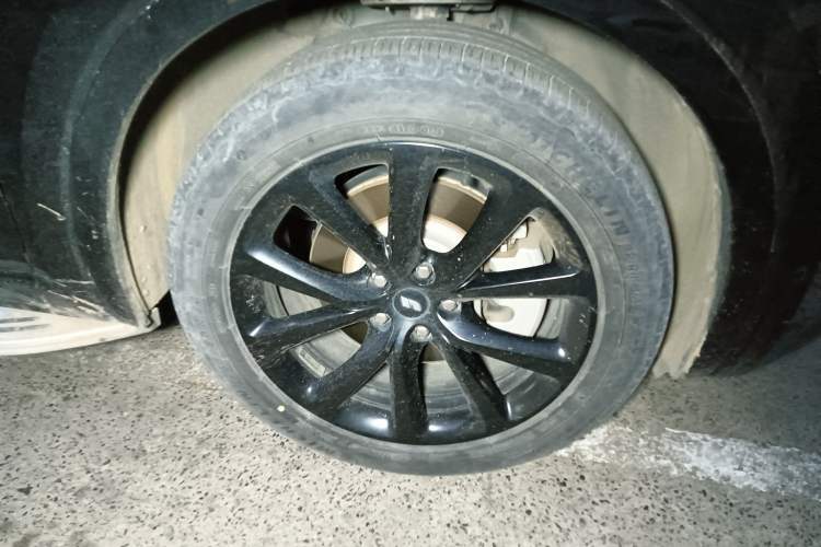 Used Li Auto ONE 2020 Extended-Range 6-Seater Version Right Front Wheel Hub