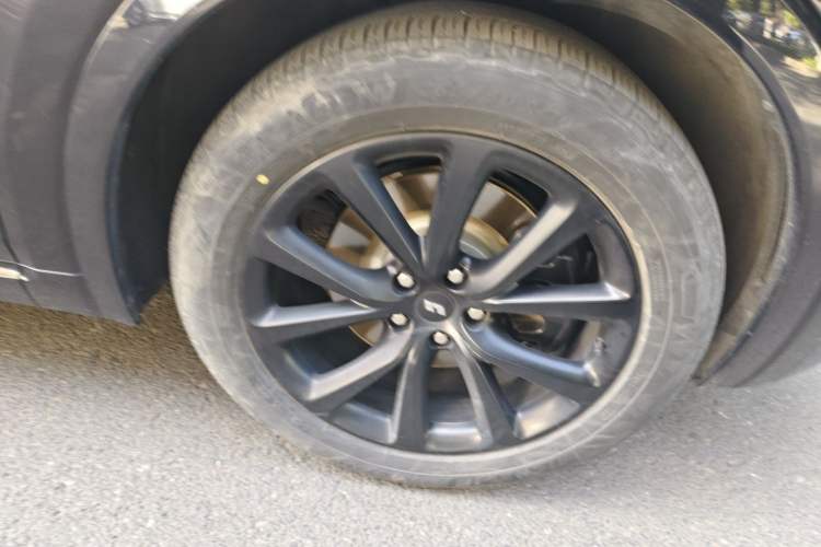 Used Li Auto ONE 2020 Extended-Range 6-Seater Version Right Front Wheel Hub