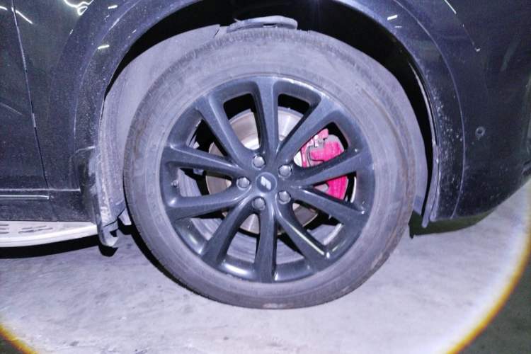 Used Li Auto ONE 2020 Extended-Range 6-Seater Version Right Front Wheel Hub
