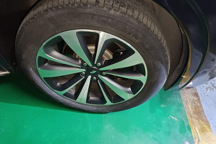 Used Li Auto ONE 2020 Extended-Range 6-Seater Version Right Front Wheel Hub