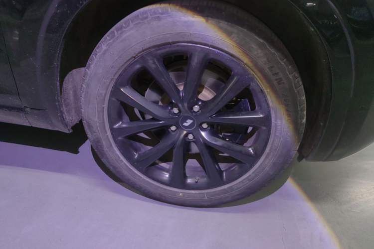Used Li Auto ONE 2020 Extended-Range 6-Seater Version Right Front Wheel Hub