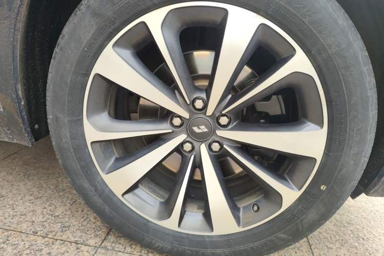 Used Li Auto ONE 2020 Extended-Range 6-Seater Version Right Front Wheel Hub