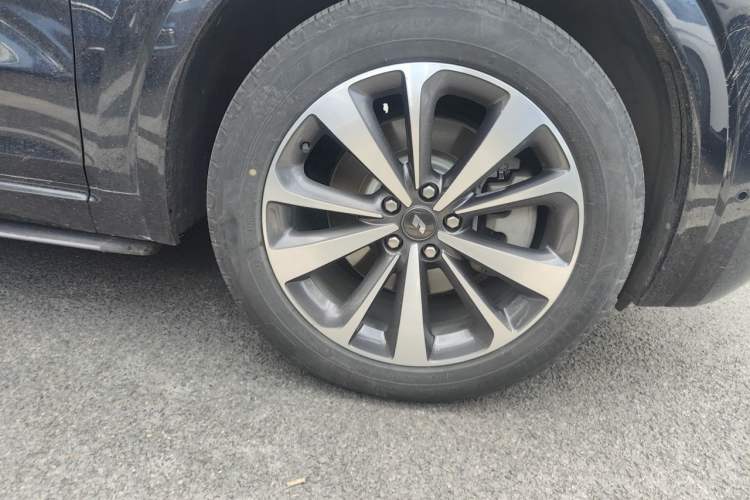 Used Li Auto ONE 2020 Extended-Range 6-Seater Version Right Front Wheel Hub