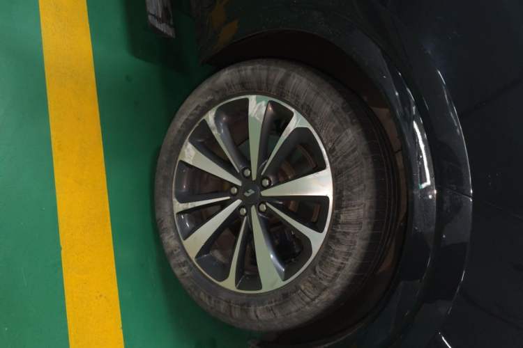 Used Li Auto ONE 2020 Extended-Range 6-Seater Version Right Front Wheel Hub