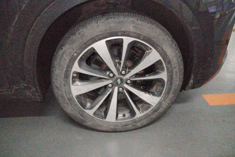 Used Li Auto ONE 2020 Extended-Range 6-Seater Version Right Front Wheel Hub