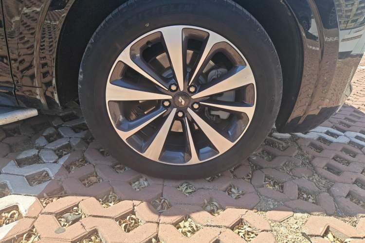Used Li Auto ONE 2020 Extended-Range 6-Seater Version Right Front Wheel Hub
