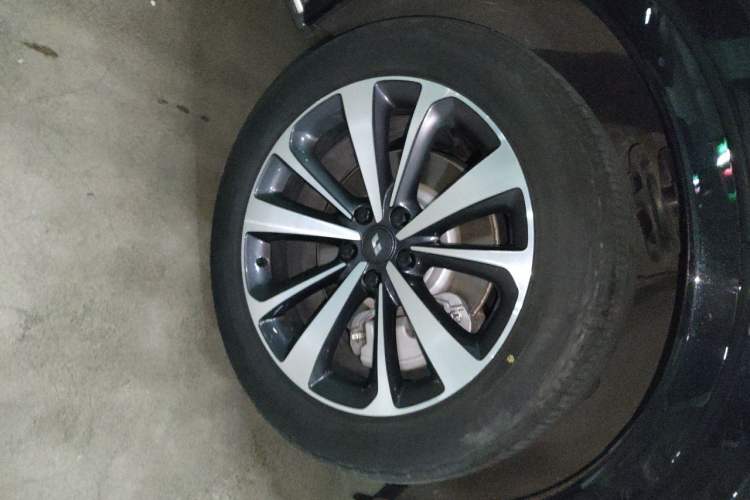 Used Li Auto ONE 2020 Extended-Range 6-Seater Version Right Front Wheel Hub