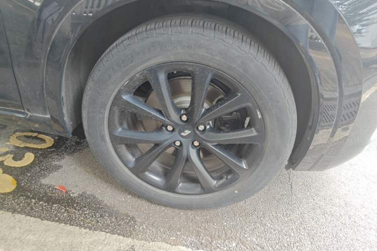 Used Li Auto ONE 2020 Extended-Range 6-Seater Version Right Front Wheel Hub