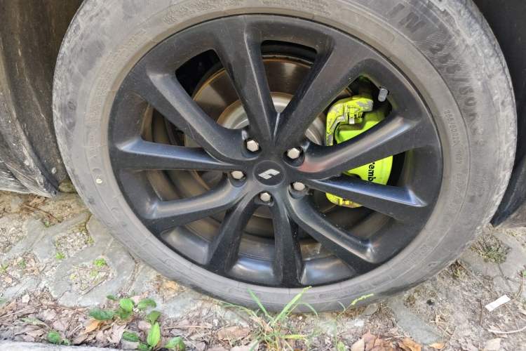 Used Li Auto ONE 2020 Extended-Range 6-Seater Version Right Front Wheel Hub