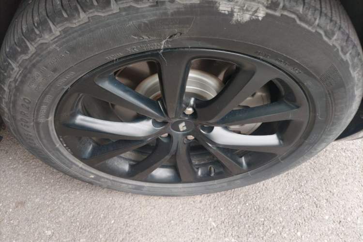 Used Li Auto ONE 2020 Extended-Range 6-Seater Version Right Front Wheel Hub