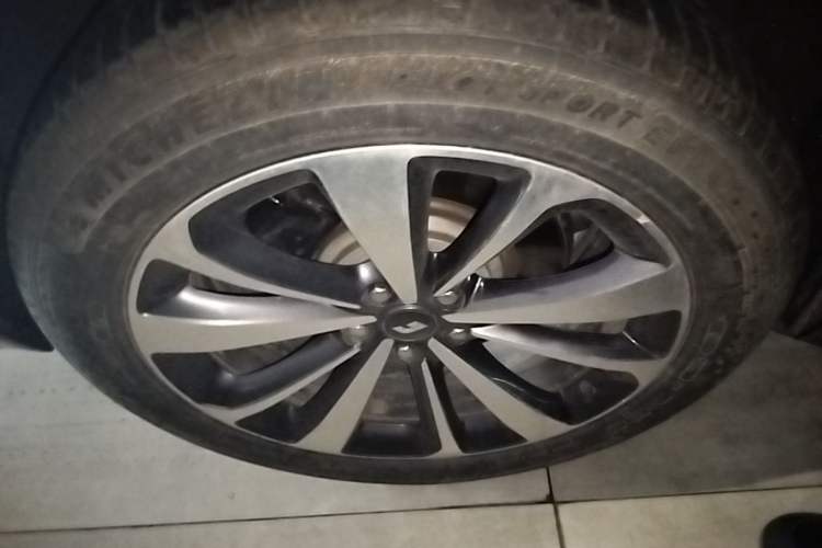 Used Li Auto ONE 2020 Extended-Range 6-Seater Version Right Rear Wheel Hub