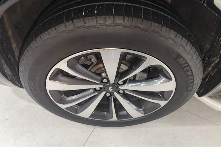 Used Li Auto ONE 2020 Extended-Range 6-Seater Version Right Rear Wheel Hub
