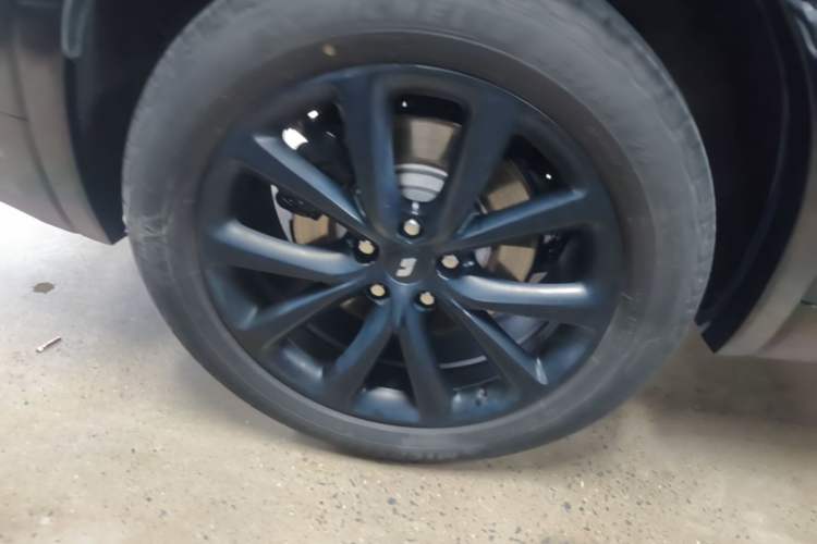 Used Li Auto ONE 2020 Extended-Range 6-Seater Version Right Rear Wheel Hub