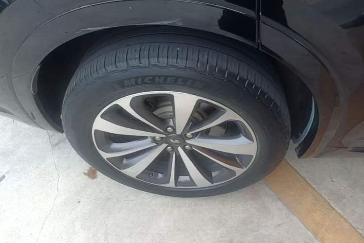 Used Li Auto ONE 2020 Extended-Range 6-Seater Version Right Rear Wheel Hub