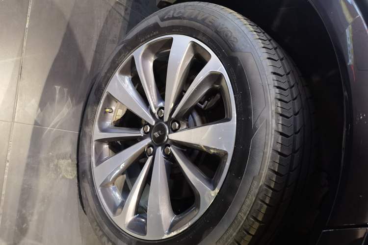 Used Li Auto ONE 2020 Extended-Range 6-Seater Version Right Rear Wheel Hub
