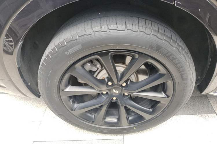 Used Li Auto ONE 2020 Extended-Range 6-Seater Version Right Rear Wheel Hub