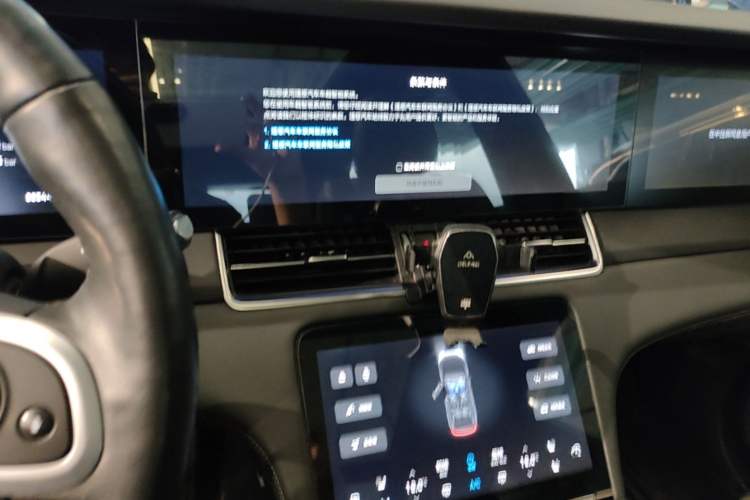 Used Li Auto ONE 2020 Extended-Range 6-Seater Version Audio And AC Panel