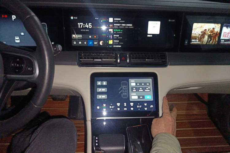 Used Li Auto ONE 2020 Extended-Range 6-Seater Version Audio And AC Panel