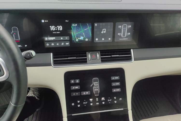 Used Li Auto ONE 2020 Extended-Range 6-Seater Version Audio And AC Panel