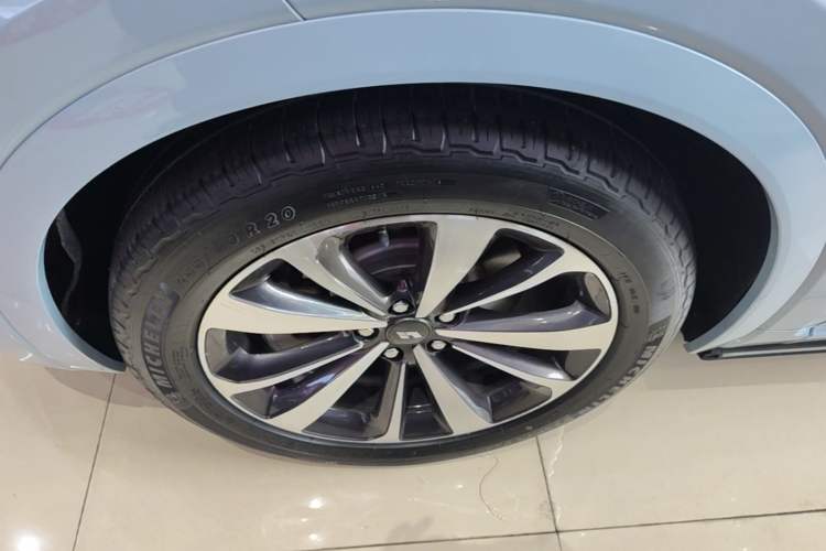 Used Li Auto ONE 2020 Extended-Range 6-Seater Version Exterior 4
