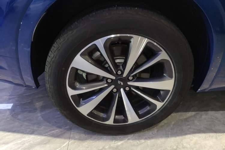 Used Li Auto ONE 2020 Extended-Range 6-Seater Version Exterior 5