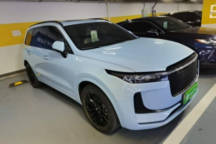 Used Li Auto ONE 2020 Extended-Range 6-Seater Version Front Right 45 Deg